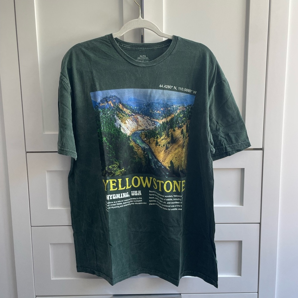 Yellowstone National Park Graphic Tee - Forest Green